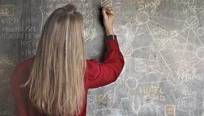 Professoressa prende un pugno da un alunno di 13 anni: succede a Napoli