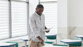 Maturità 2023, la traccia di analisi del testo su Moravia spiegata dal tutor Skuola.net