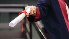 A 92 anni Rocco si laurea per la quinta volta con una dedica alla moglie che non c'è più