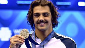 Chi è Thomas Ceccon, campione di nuoto medaglia d'oro nei 50 Farfalla