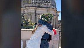 Si laurea con 108 ma è delusa del voto: "Dopo tre mesi non l'ho ancora accettato". La mail alla prof finisce su TikTok