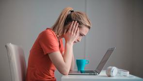 Studentessa aggredita da un compagno e delusa dalla scuola: "Provvedimento ridicolo, mi sono sentita sola e presa in giro"