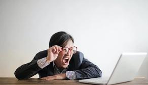 Gli uomini si lamentano di più online: i nomi degli utenti che fanno più recensioni negative sono maschili