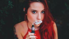 Sospesa per aver fumato la sigaretta elettronica a scuola, i genitori fanno ricorso