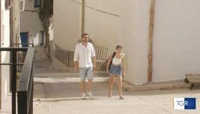 Giada è l'unica alunna della scuola media di Marettimo, si cerca un prof di italiano