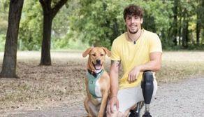 Studente e cane entrambi senza un arto cercano casa, l'appello social è virale