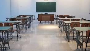 Caldaia rotta, studenti al gelo a scuola con la borsa dell'acqua calda