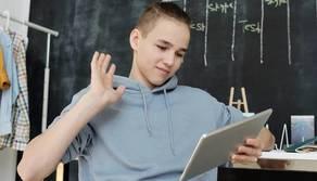 Cinque casi di Hikikomori in una scuola, l'istituto mantiene la Dad per i ragazzi isolati