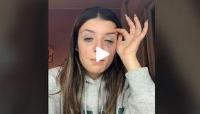 Verifiche e interrogazioni tutti i giorni a scuola, lo sfogo della studentessa su TikTok: "Mi bruciano gli occhi per quanto sto piangendo"