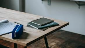 Compiti "a sorpresa" durante le vacanze, genitori chiedono di vietarli