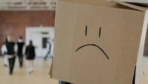 Solo i bravi vanno in gita, lo sfogo di una mamma contro la decisione della scuola: "Ho due adolescenti di 13 anni, uno parte e uno rimane a casa"