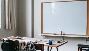 Lascia la Germania per tornare a insegnare in Italia ma rimane senza stipendio