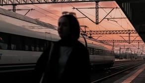 Alunno chiede al docente di andare in bagno e scappa da scuola: ritrovato in stazione