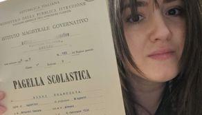 Trova pagelle degli anni '40 in un vecchio armadio usato, Francesca cerca la proprietaria