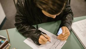 Usa IA per barare agli esami: arrestato studente turco