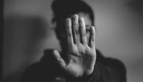 I tre studenti che hanno salvato una donna dal marito violento