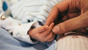 Partorisce nella notte, il giorno seguente si laurea con 110 e lode