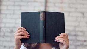 BookTok: cosa ne pensiamo del libro virale "Divini rivali"?