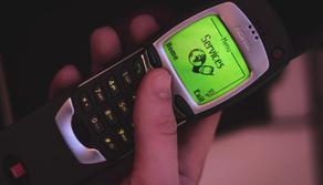 La scuola che ha tolto gli smartphone agli alunni per distribuire Nokia 3210
