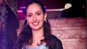 Sabrina svolge la Maturità e nello stesso giorno trova lavoro