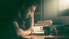 Laurearsi presto con un voto basso o più tardi con un voto migliore? Cosa conviene per il lavoro