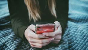 Ansia da social, cos'è e come si gestisce