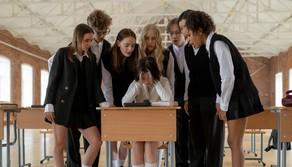 "La mia compagna di classe viene bullizzata, come posso aiutarla?": il dilemma dello studente su Reddit