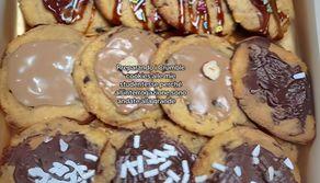 Prof prepara biscotti a chi è andato bene all'interrogazione: “Cerco di essere ciò che non ho mai trovato in un unico docente”