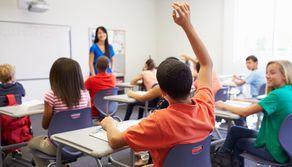 Dalla campanella simulata alla processione a scuola: le cose più pazze realmente accadute in classe