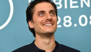 Come andava a scuola Luca Marinelli?