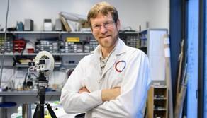 Un prof ha costruito da solo la sua casa 100% green