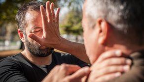 Papà schiaffeggia insegnante di sostegno e posta tutto sui social