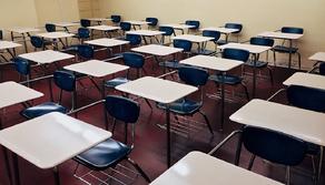 A 15 anni viene abusata nei bagni della scuola: il principale indiziato è un sedicenne