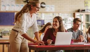 Lascia il lavoro da ingegnere per diventare prof: "Guadagnavo di più ma a scuola sono più felice"