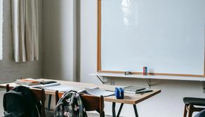 Lo sfogo di una docente: "1 euro di stipendio in busta paga, mi sento umiliata"