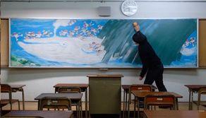 Il prof che realizza opere d'arte sulla lavagna (e poi le cancella)