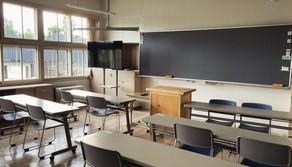 Una finestra si stacca e cade sugli studenti in una scuola di Pesaro