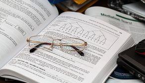 Anziana gli dona 120mila per studiare, lui li "investe" in criptovalute