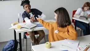 Il tuo compagno di banco potrebbe influenzare la tua salute da adulto