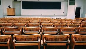 Richiamati in massa per rispondere a una domanda sola: il pasticcio del concorso docenti