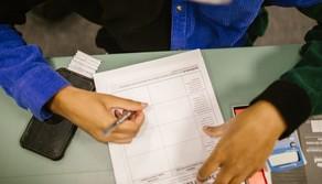 Copiavano esami all’università, prof delle superiori passava risposte via chat agli studenti: condannato ai lavori utili