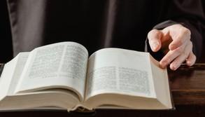 Lascia una laurea e il fidanzato per diventare suora di clausura: "Non potevo dire no a Dio"