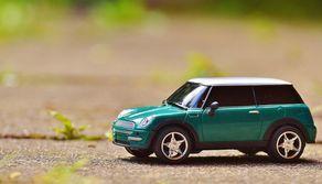 Chiede scusa dopo tre anni per lo specchietto rotto, la "confessione" emoziona: "Adesso lavoro, posso darti i soldi"