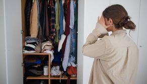 Le donne passano in media 17 minuti davanti all’armadio ogni giorno: lo rivela uno studio