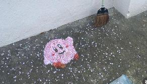 Quando le foglie diventano arte: la magia del prof giapponese