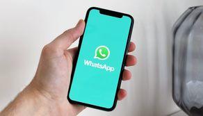 Addio messaggi 'non letti' o persi su WhatsApp: arriva la nuova funzione di riassunto AI delle chat