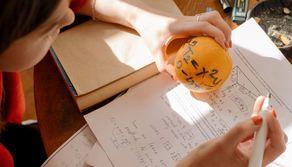 Maturità 2025, soluzione seconda prova Matematica Scientifico COMPLETA