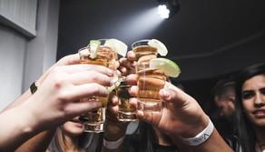 All’estero la GenZ abbandona l’alcol, in Italia non troppo: 1 giovane su 3 si è ubriacato nell’ultimo anno