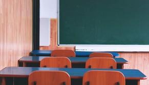 Il collaboratore scolastico fa suonare la campanella con mezz'ora di anticipo: denunciato alla Corte dei Conti per danno economico