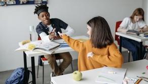 Anche tra i banchi l’integrazione è in salita: 1 studente straniero su 4 non supera il primo anno delle superiori